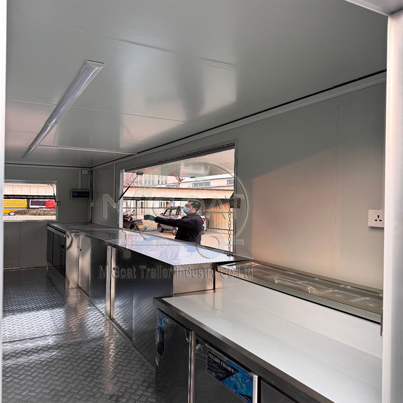 Food Truck Commerciale Nero a  - Commercial Kitchen Trailer recensione e prezzo